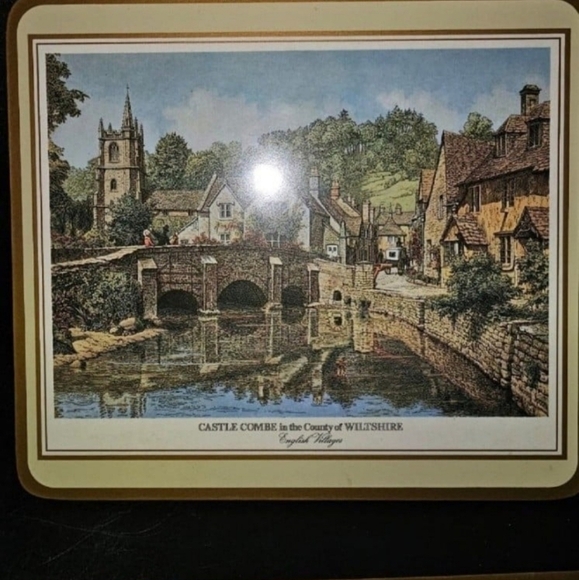 4 Pre Owned Continental Luncheon Placemats With English Villages Designs - Picture 2 of 8